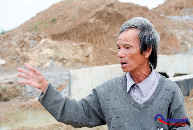 Ông Phạm Tấn Lực, một trong những lão nông đã tự bỏ công đi giám sát cao tốc Đà Nẵng – Quảng Ngãi